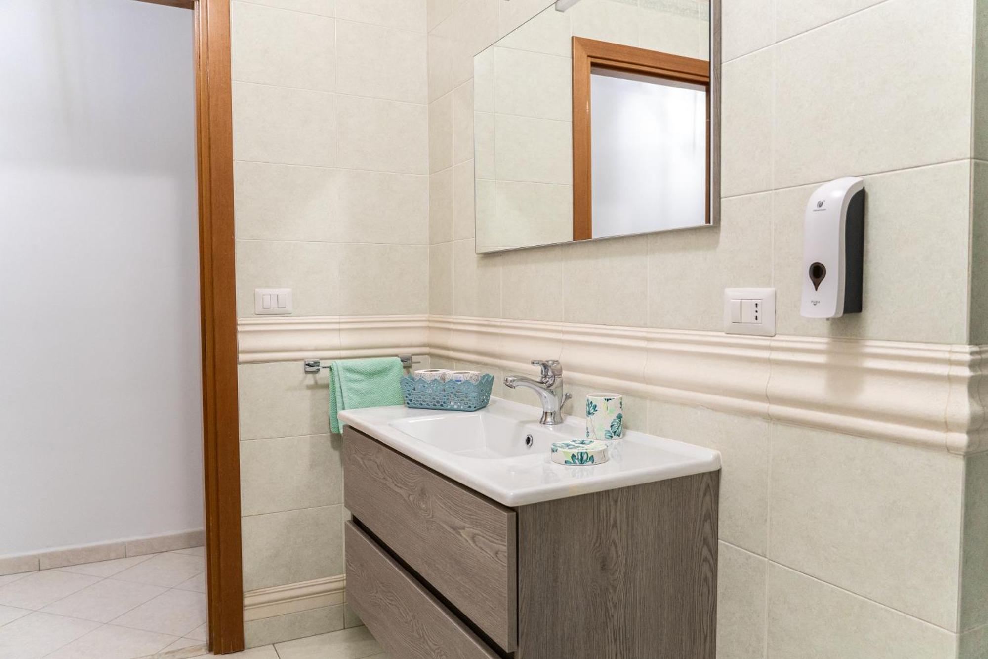Decumani Apartments - Nel Cuore Di Napoli Luaran gambar
